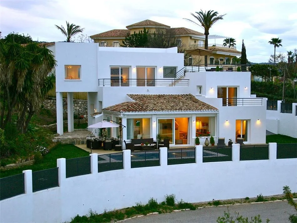 A well-established residential area on the east side of Marbella